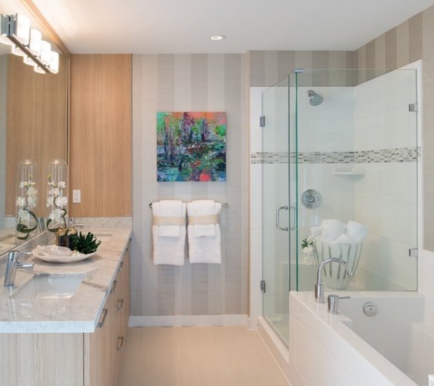 Lakeside - Bathroom!