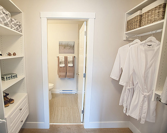 20856 76 Ave, Langley, BC V2Y 0S7, Canada Walk-in closet!