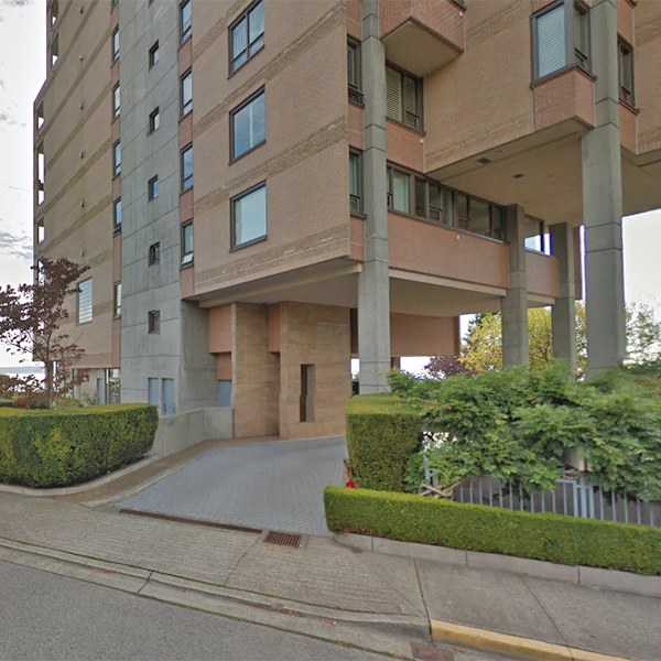 Les Terraces - 2250 Bellevue Ave, West Vancouver, BC - Typical part of the building!