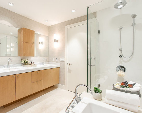 908 Keith Rd, West Vancouver, BC V7T 1M3, Canada Bathroom!