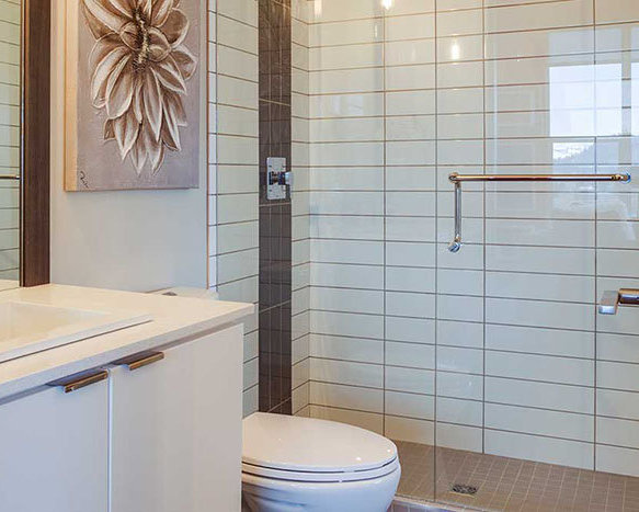 1350 St Paul St, Kelowna, BC V1Y 2E1, Canada Bathroom!