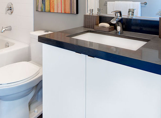 9025 Highland Court, Burnaby, BC V5A 0A, Canada Bathroom!