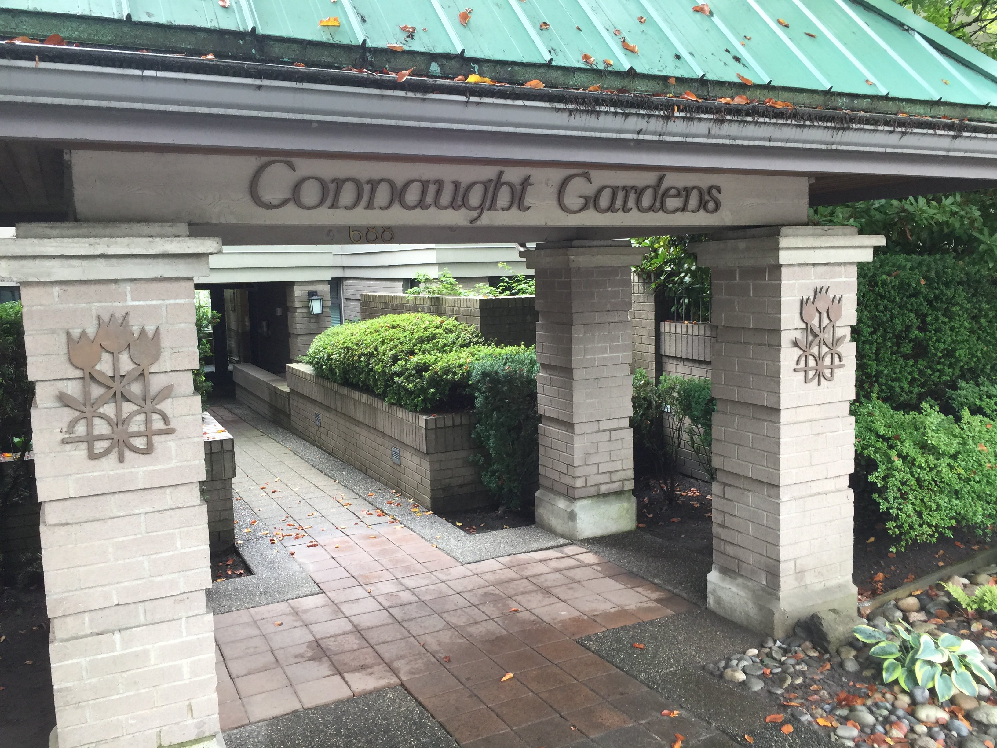 Connaught Gardens Entrance!
