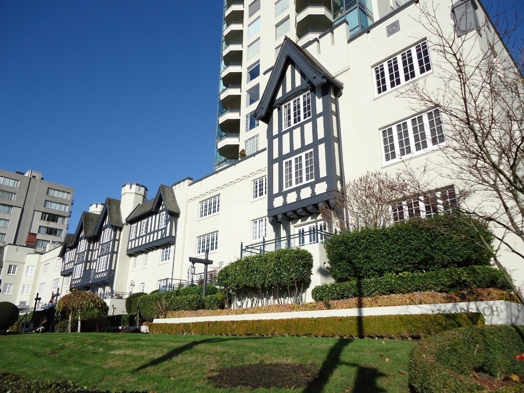 Tudor Manor!
