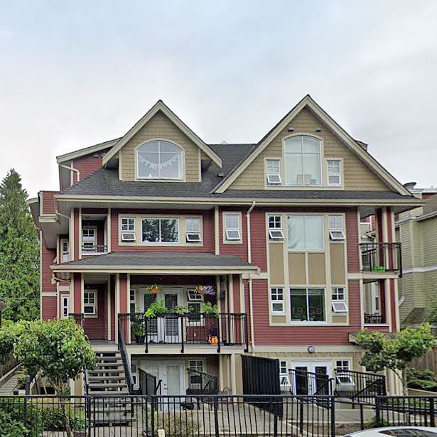 Laurel Oak - 930 West 16th Ave - Typical part of the complex!