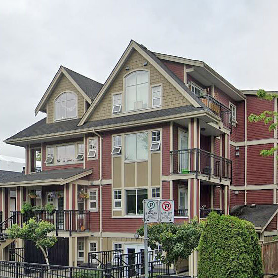Laurel Oak - 930 West 16th Ave - Typical part of the complex!