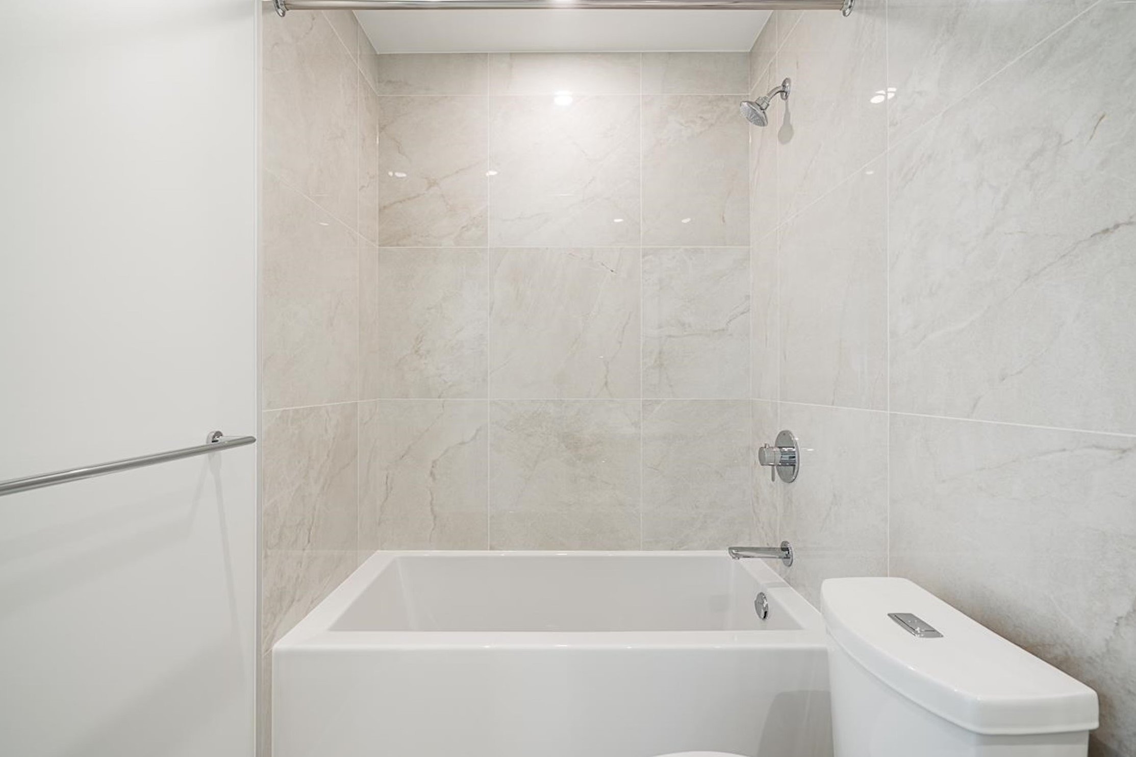 680 Quayside Dr - Pier West  - New Westminster!