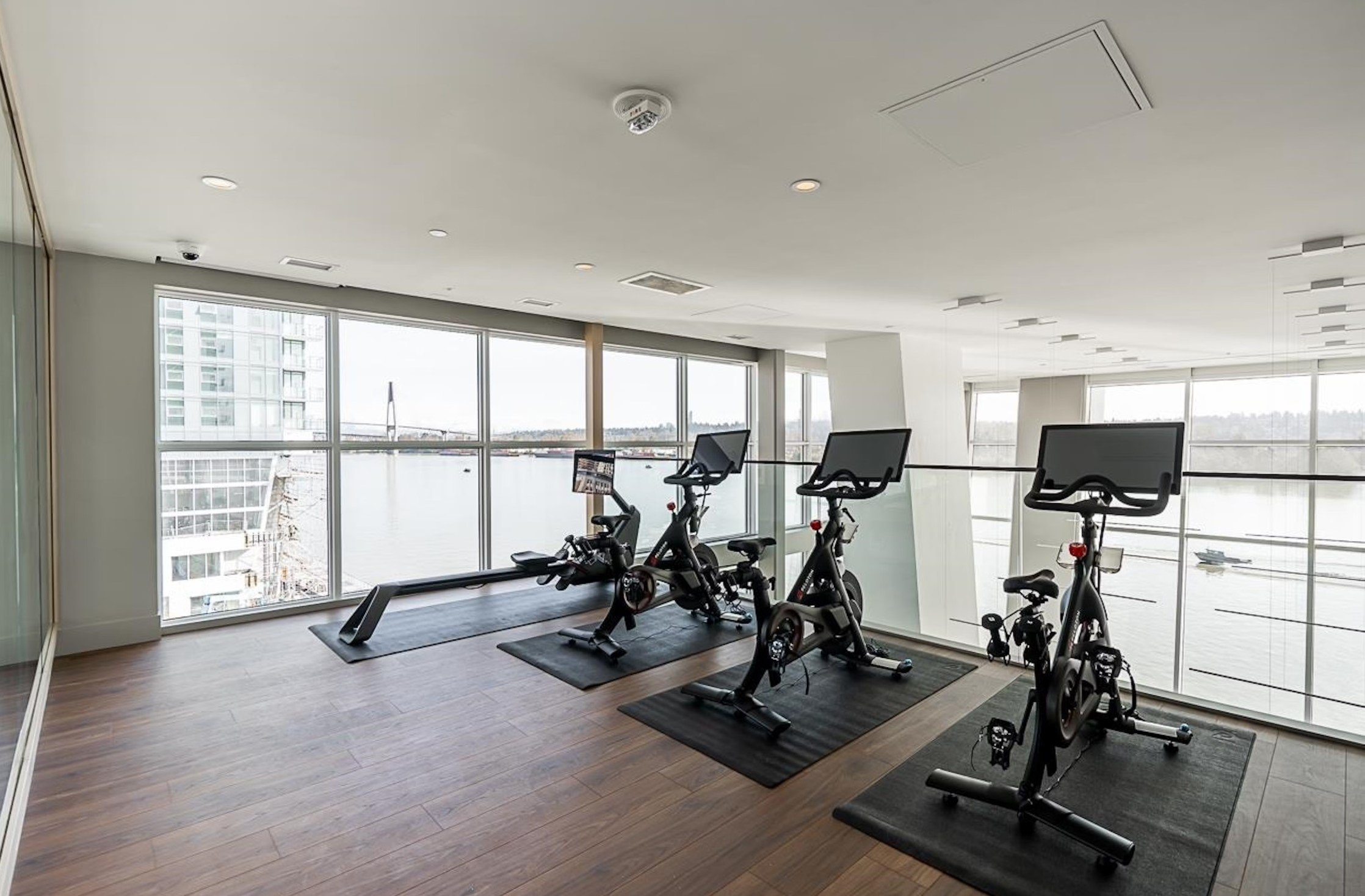 680 Quayside Dr - Pier West  - New Westminster!