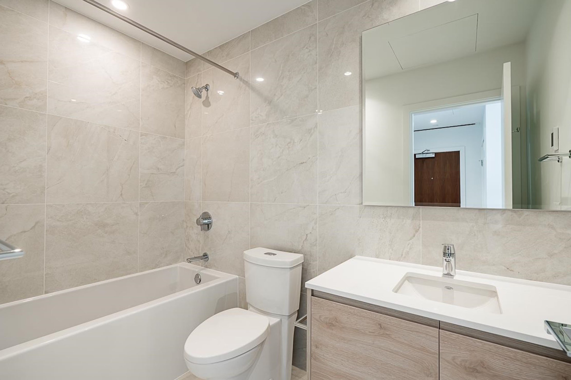 680 Quayside Dr - Pier West  - New Westminster!