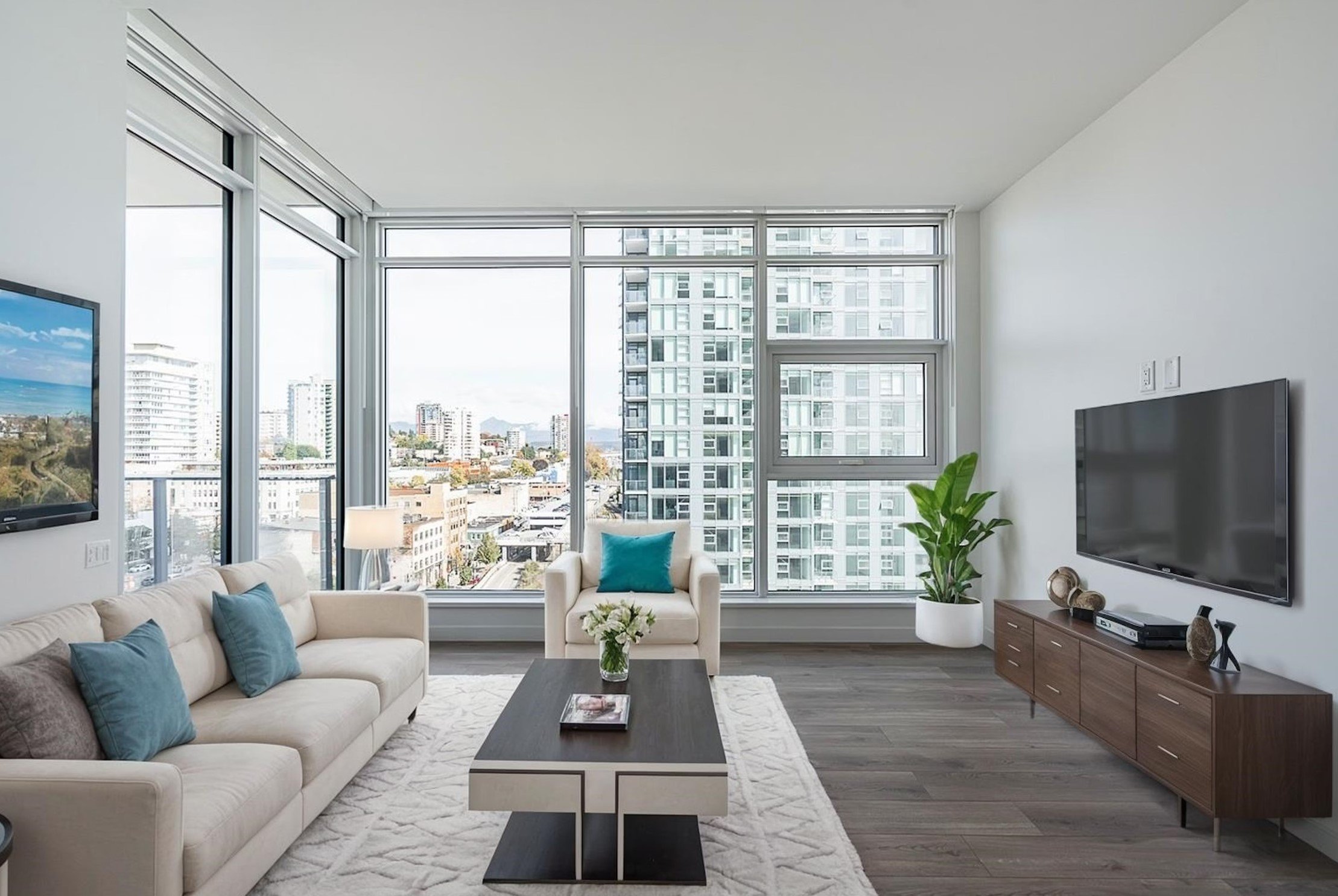 680 Quayside Dr - Pier West  - New Westminster!