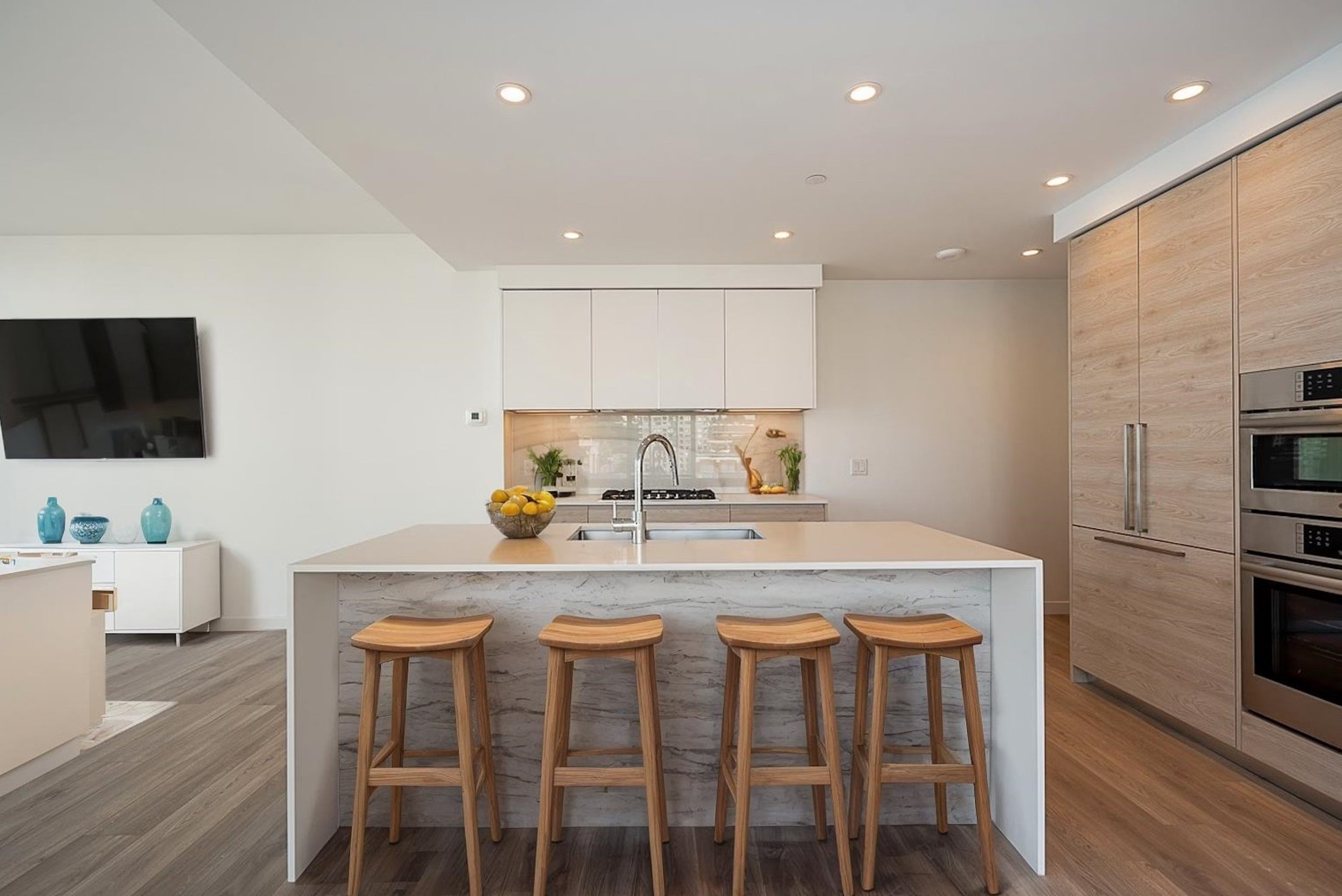 680 Quayside Dr - Pier West  - New Westminster!
