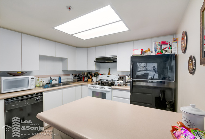 # 604 1159 MAIN Street, Vancouver - photo by Pixilink Solutions