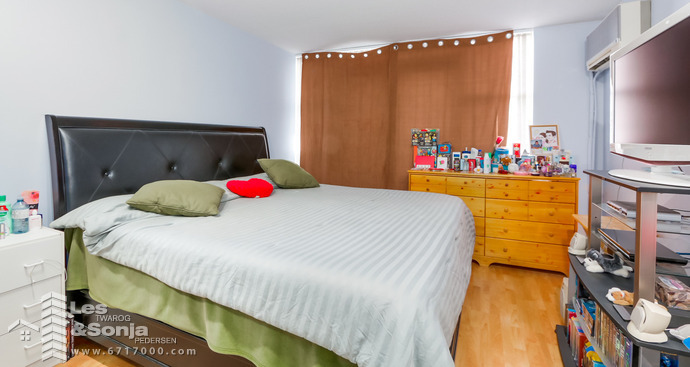 # 604 1159 MAIN Street, Vancouver - photo by Pixilink Solutions